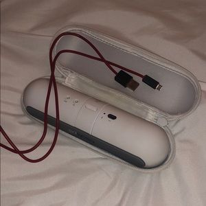 Wireless beats by Dre pill speakers